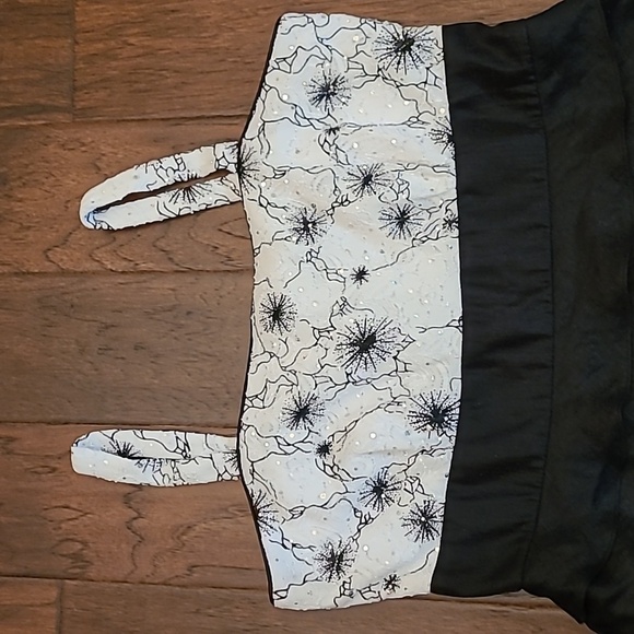 R & M Collection Black & White Ruffled sleeveless party dress size 16 - Picture 2 of 12